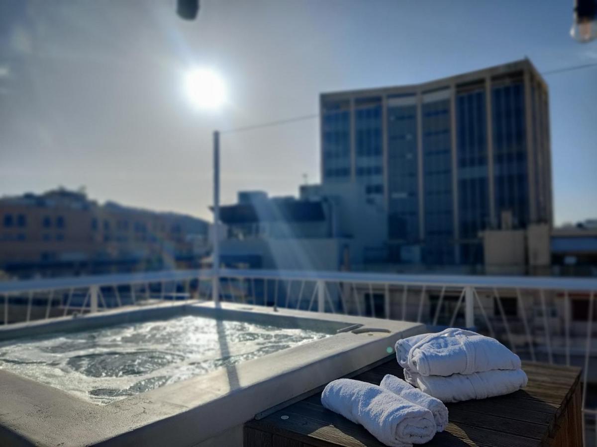 Unique Solar Penthouse With Jacuzzi And Sauna In Central Atény Exteriér fotografie